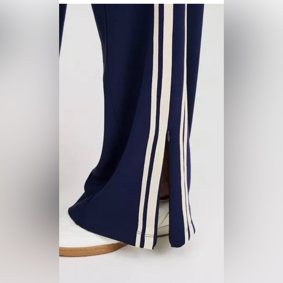 Pre-Loved Torrid Navy Track Pants Size: 2x Regular Length - Picture 3 of 10